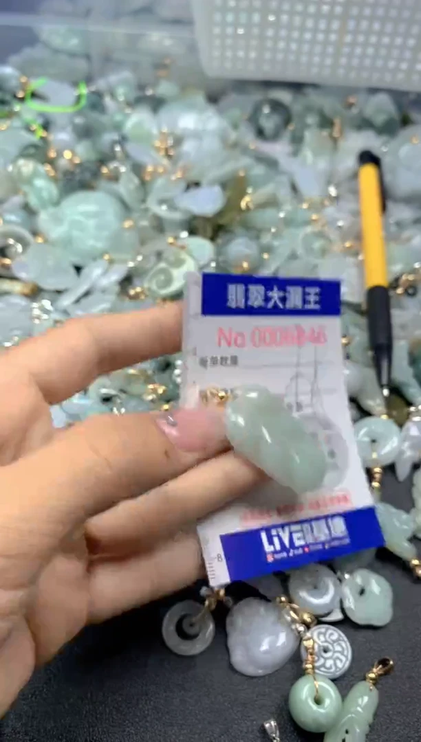 颈饰未镶嵌翡翠6846