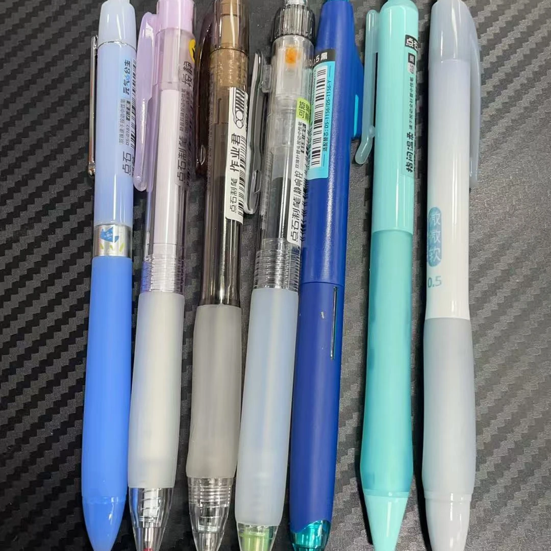 点石组合到手7只居家日用中性笔0.5mm黑墨。掉蜂蜡不售后，介意勿拍