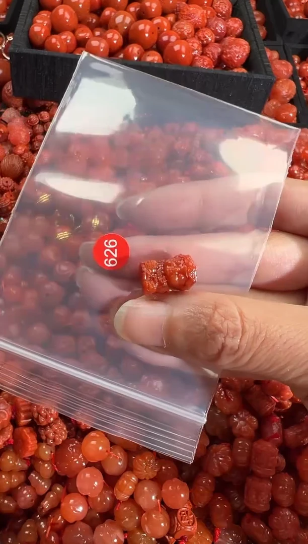 南红玛瑙未镶嵌颈饰1
