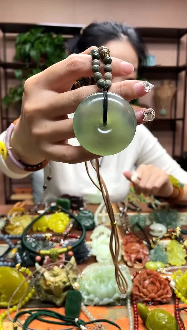 未镶嵌岫玉吊坠·