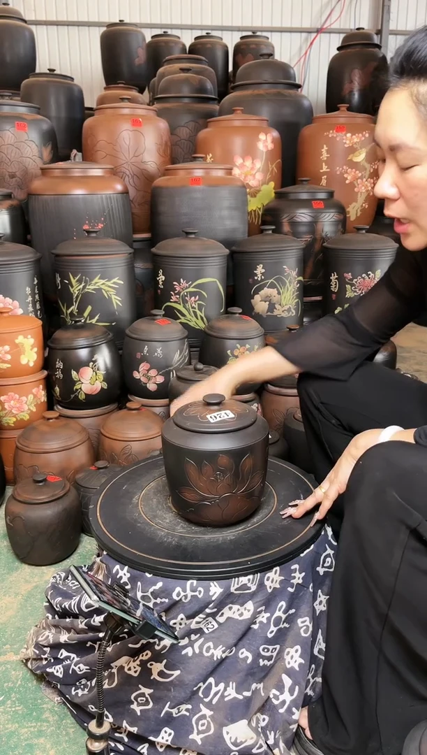 壶瑕疵茶叶罐 方尖 荷花 426