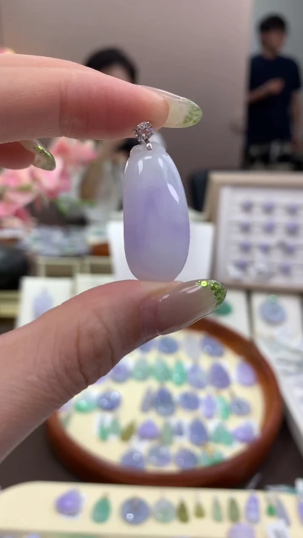 颈饰18K金镶嵌翡翠天然缅甸a货翡翠