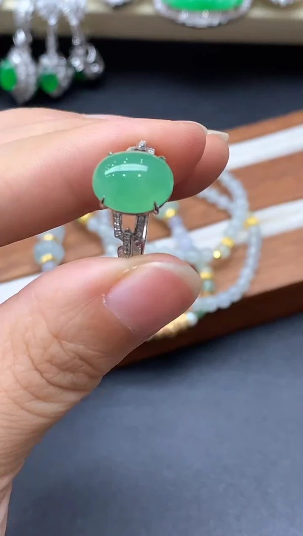 18K金镶嵌戒指翡翠587-中国好珍宝