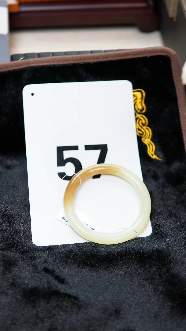 【闪购商品】和田玉手镯未镶嵌57