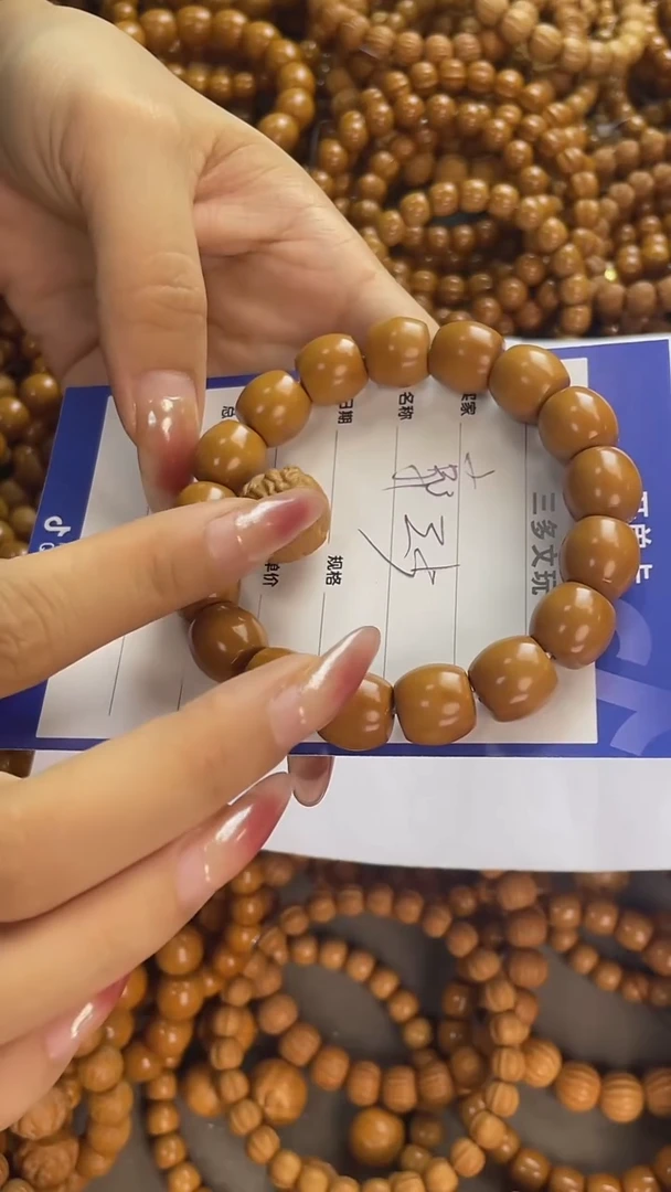 手串猴头核桃郭*少猴头，易碎品，轻拿轻放，谢谢！