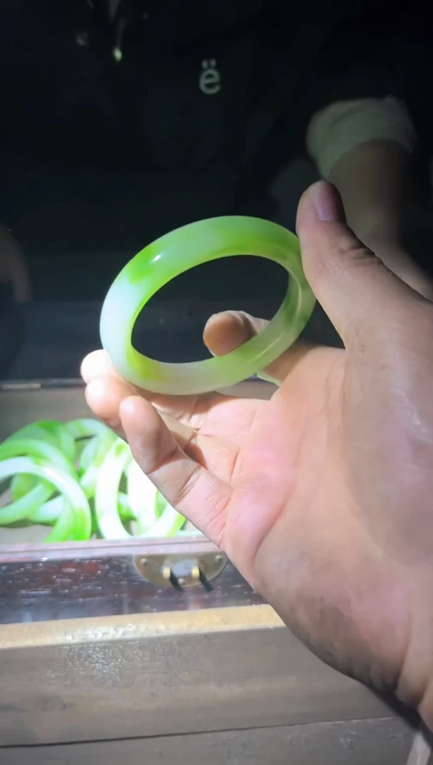 和田玉未镶嵌手镯手镯一对