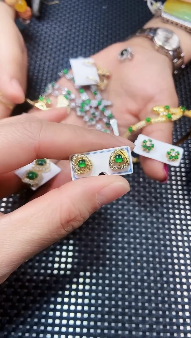 【闪购商品】翡翠耳饰未镶嵌111111111