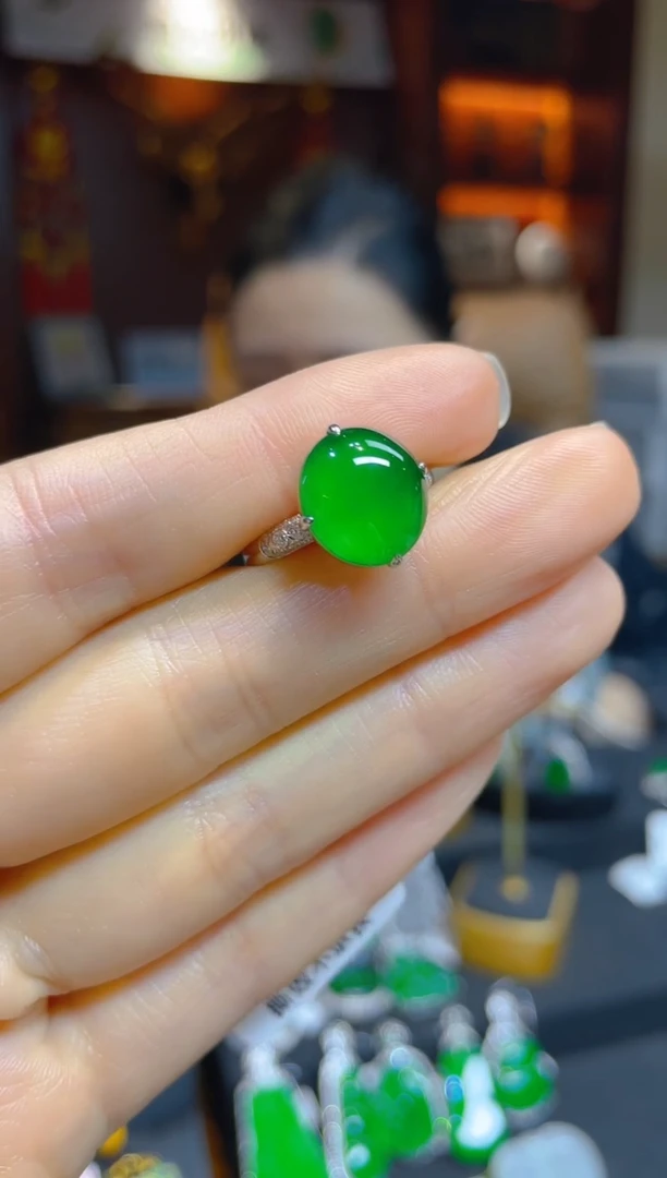 【闪购商品】翡翠戒指18K金镶嵌115562天然A货翡翠蛋面戒指