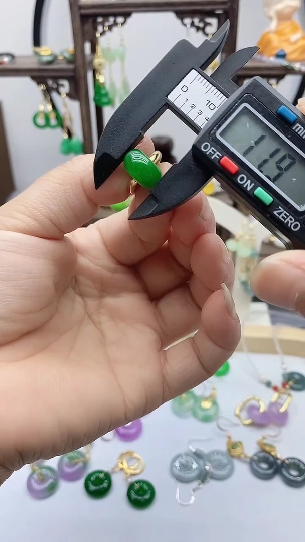 石英质玉（非洲翠）14K金镶嵌耳饰50