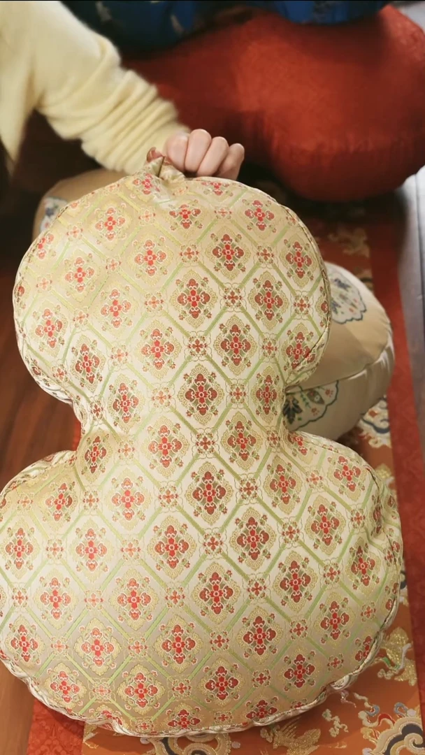 葫芦抱枕············