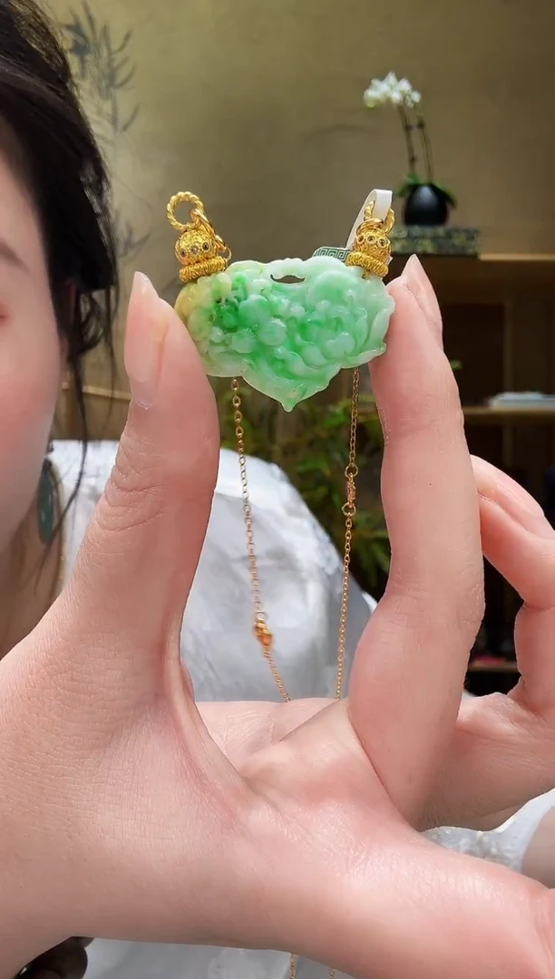 颈饰未镶嵌翡翠吊坠