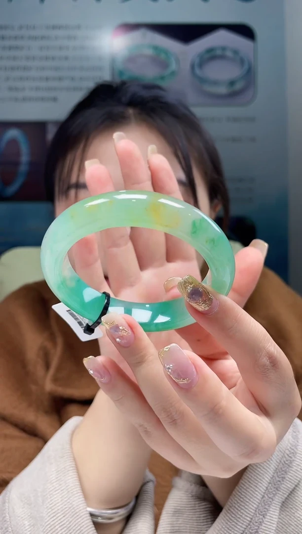 【闪购商品】石英质玉手镯未镶嵌非洲翠手镯多样性发货