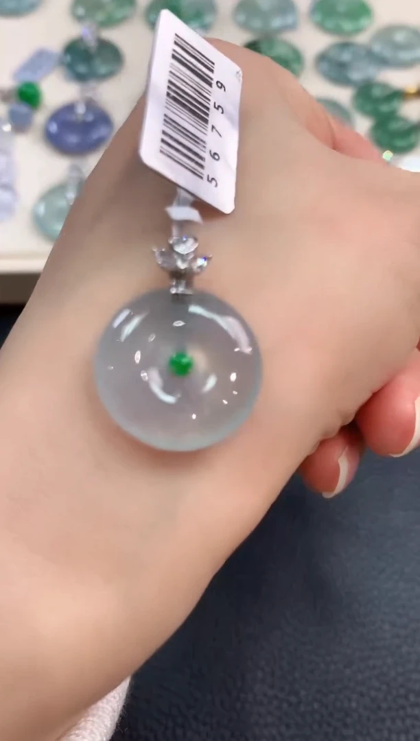 【闪购商品】翡翠吊坠(不含链)18K金镶嵌b27