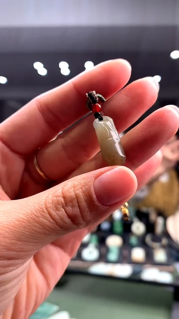 颈饰未镶嵌和田玉挂件