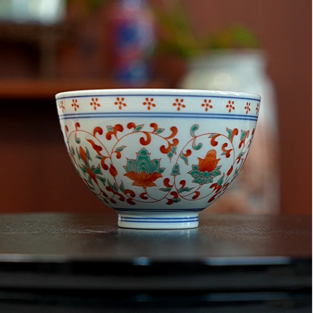 12.25/v00263/红绿彩/缠枝莲/内绘青花/鸡心杯