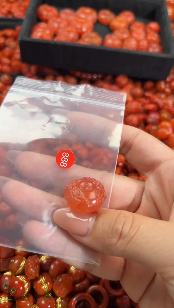南红玛瑙未镶嵌颈饰1