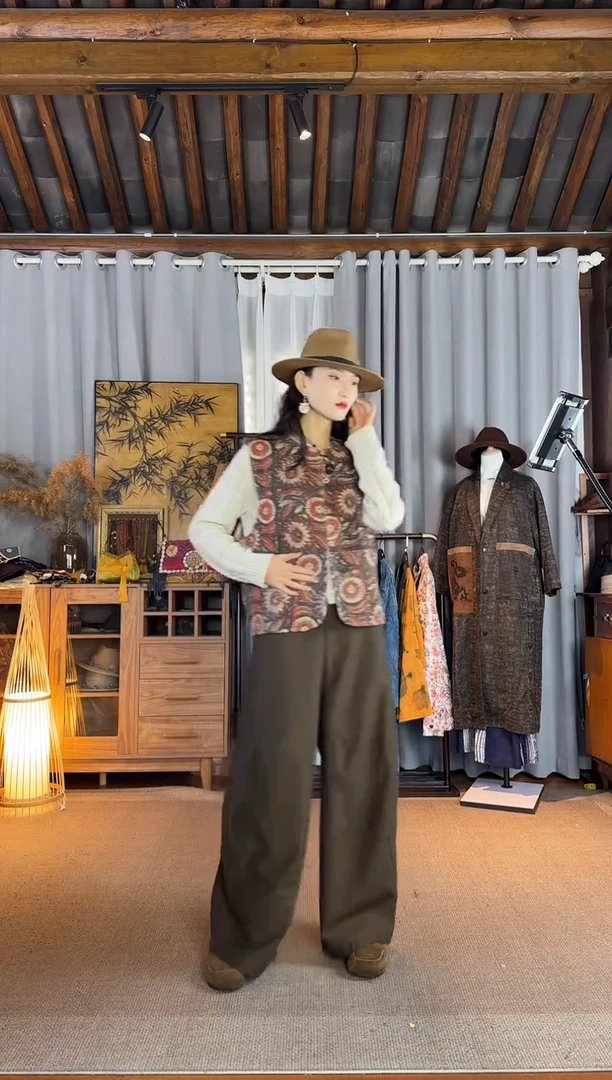 c****弃设计师款沙漠玫瑰褴褛马甲