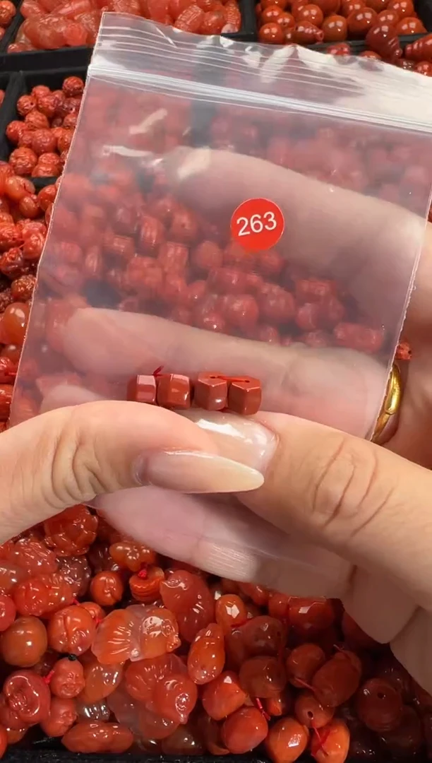 颈饰未镶嵌南红玛瑙1