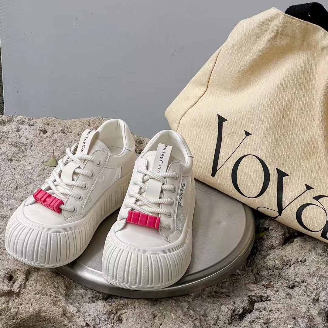 2025年夏季新款镂空透气厚底休闲小白鞋女网面设计百搭运动板鞋