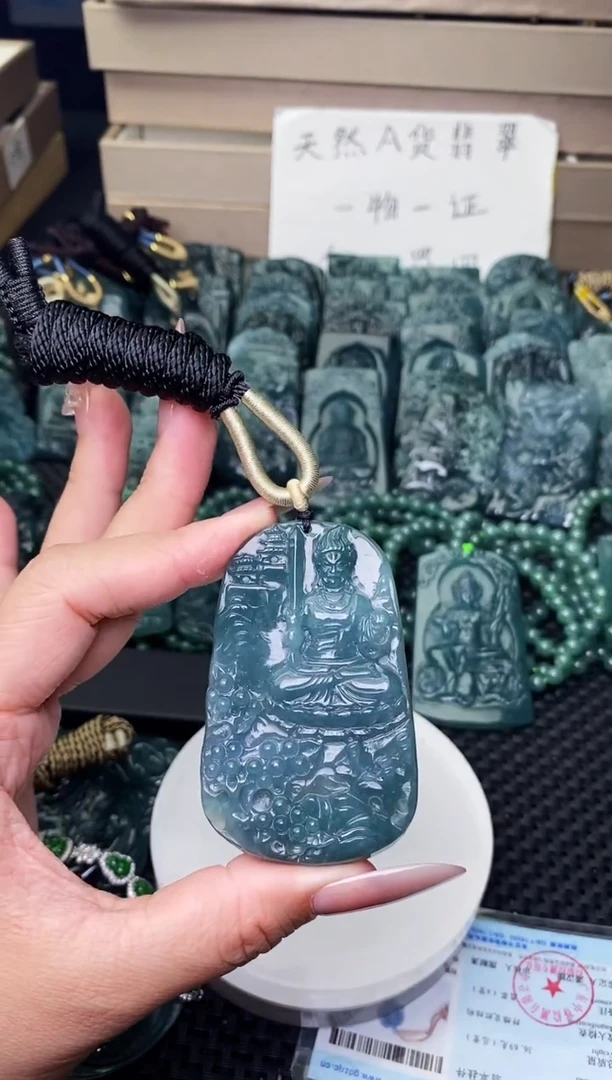 颈饰未镶嵌翡翠