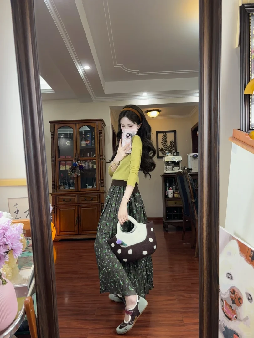 2025春季新款慵懒风黄色假两件针织衫女搭配碎花半身裙显瘦两件套