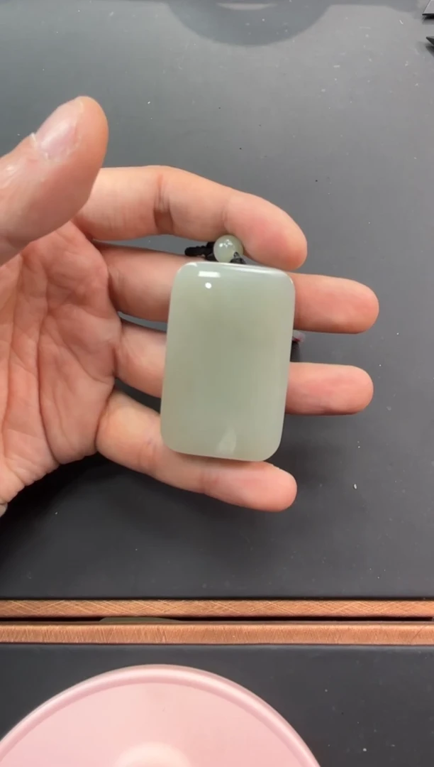 【闪购商品】和田玉吊坠(赠链)未镶嵌且末微色差近矿吊坠