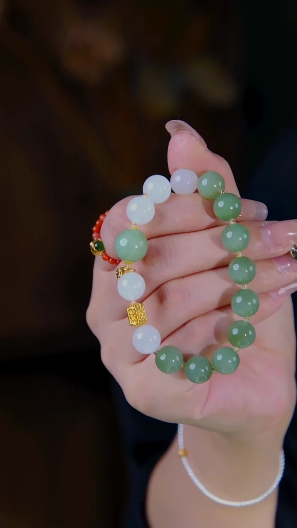 18K金镶嵌手链和田玉粉青