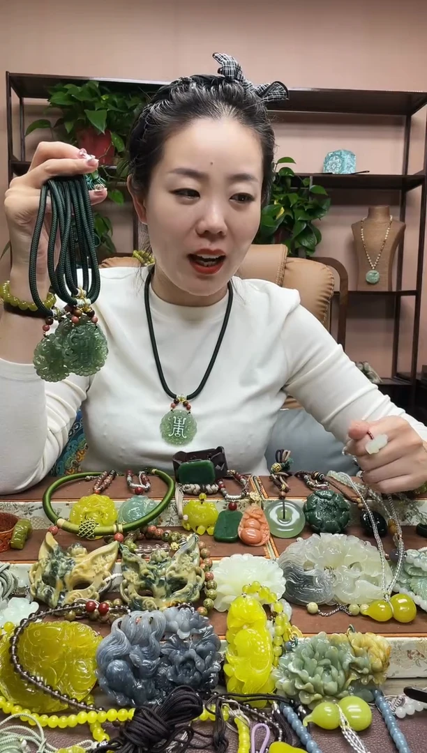 未镶嵌岫玉吊坠多样性发货发其中之一