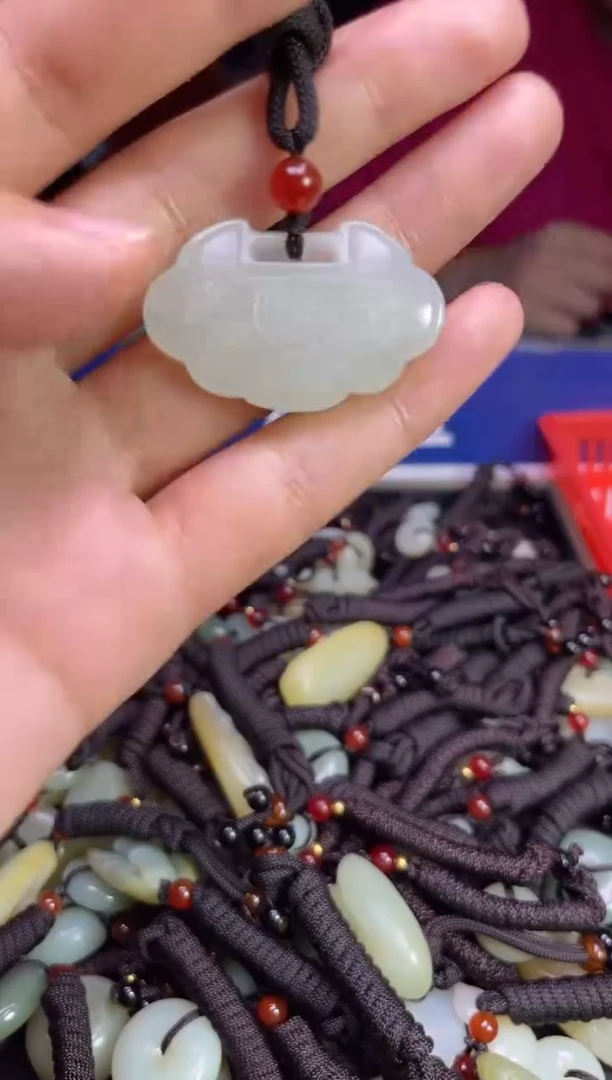 未镶嵌和田玉挂件1