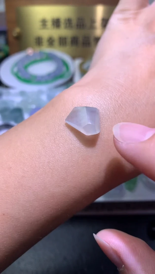 未镶嵌定制翡翠毛货