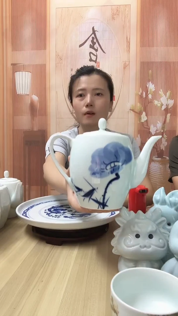 瓷手绘荷花美人壶1把