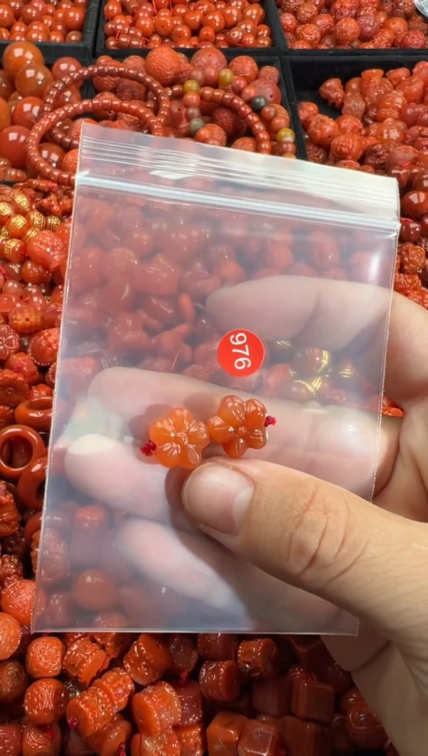 南红玛瑙未镶嵌颈饰1