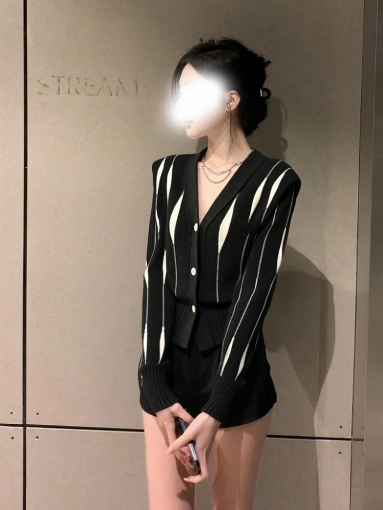 小众设计感撞色针织衫上衣秋冬新款修身显瘦独特漂亮小衫毛衣开衫