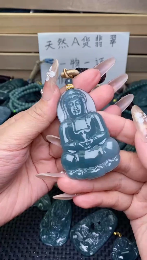 翡翠未镶嵌颈饰