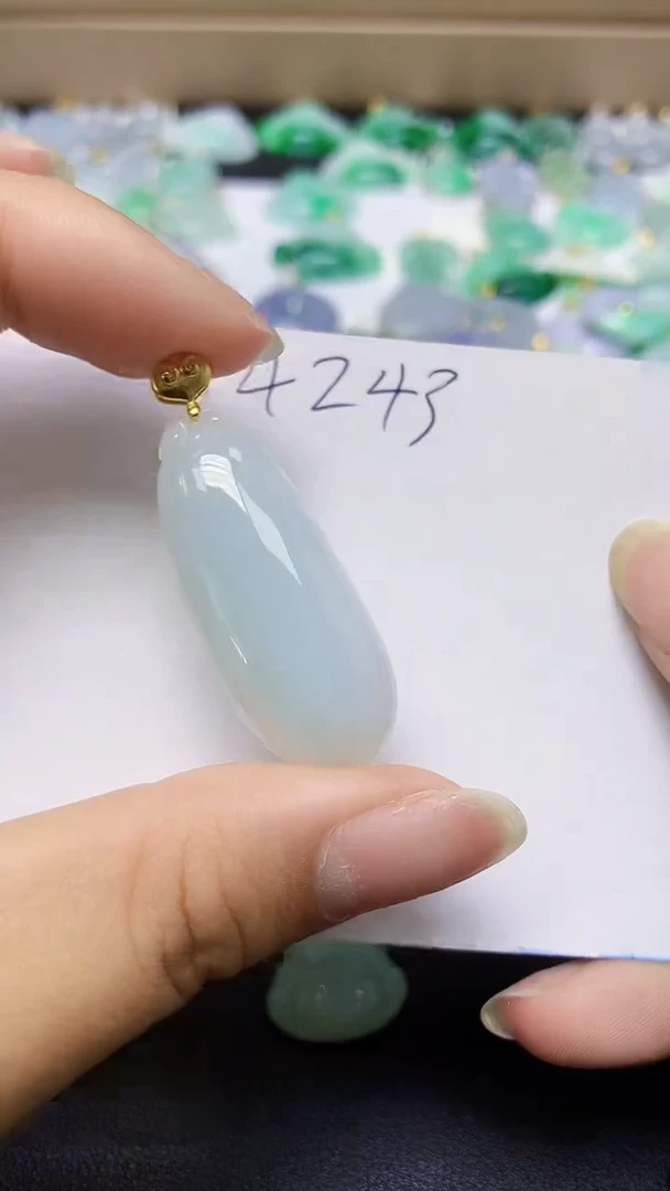 翡翠未镶嵌颈饰天然缅甸翡翠A货