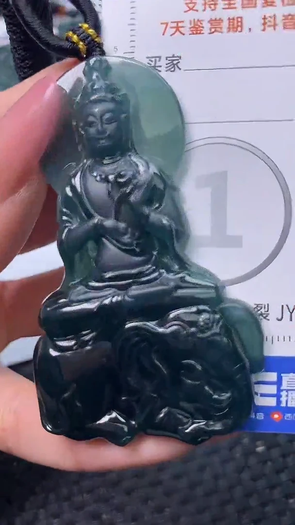 翡翠未镶嵌颈饰    8308