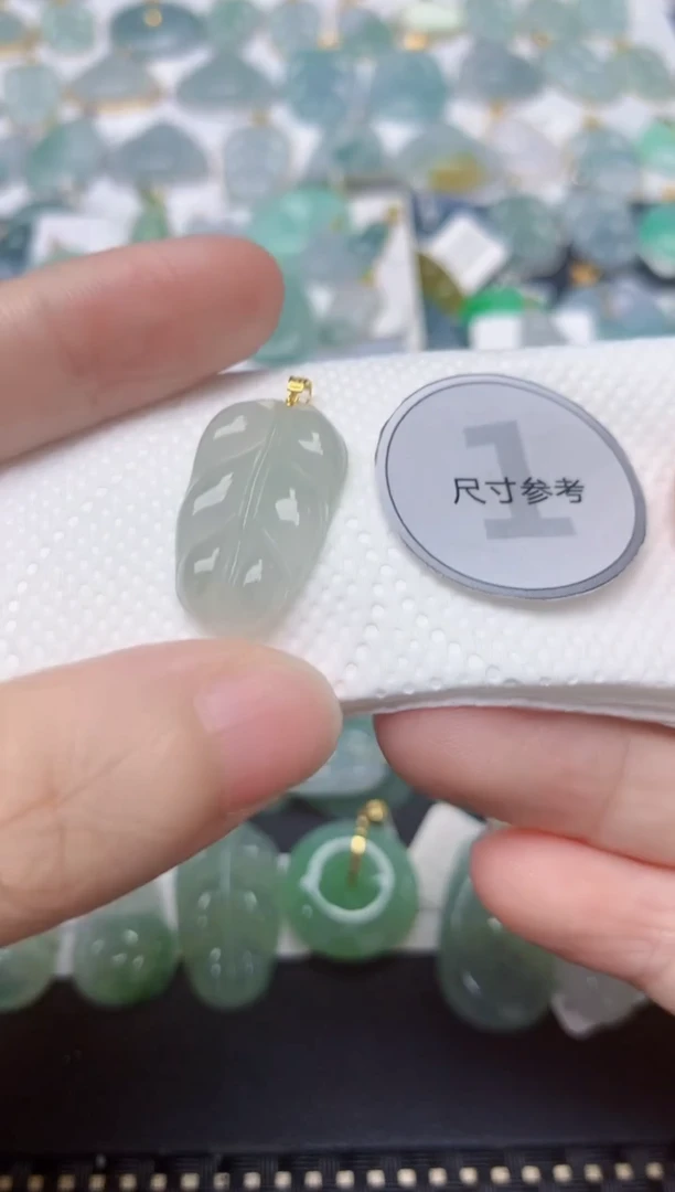 翡翠18K金镶嵌颈饰天然缅甸A货翡翠