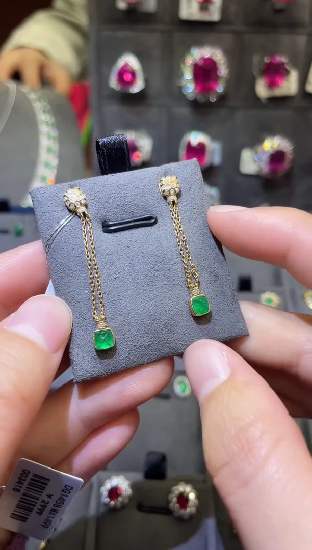 【闪购商品】祖母绿耳饰18K金镶嵌0.66ct