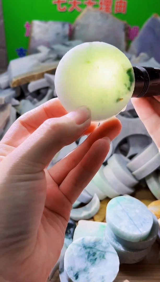 翡翠未镶嵌颈饰天然翡翠A货401