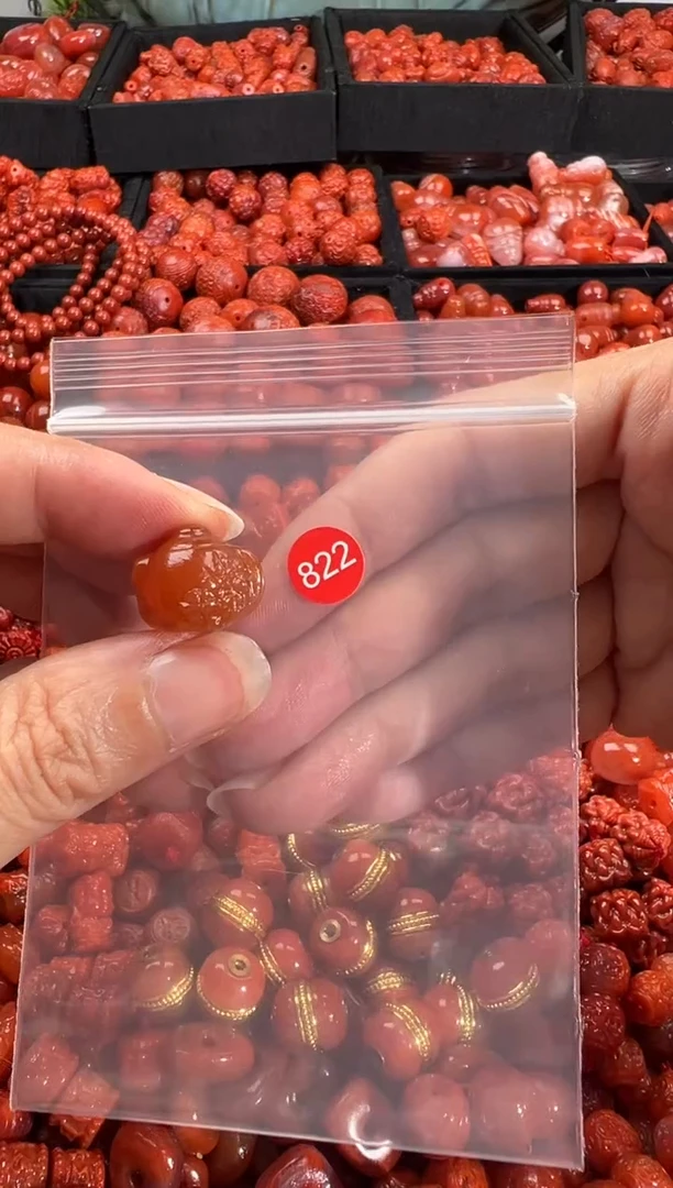 南红玛瑙未镶嵌颈饰1