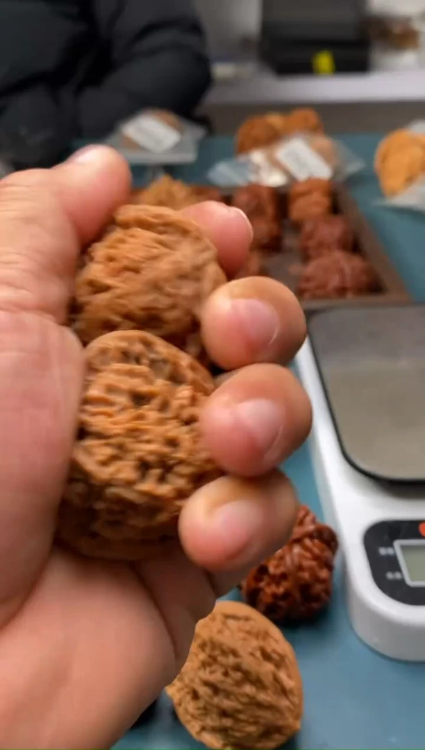 把件文玩核桃?****菜牡丹纹b329
