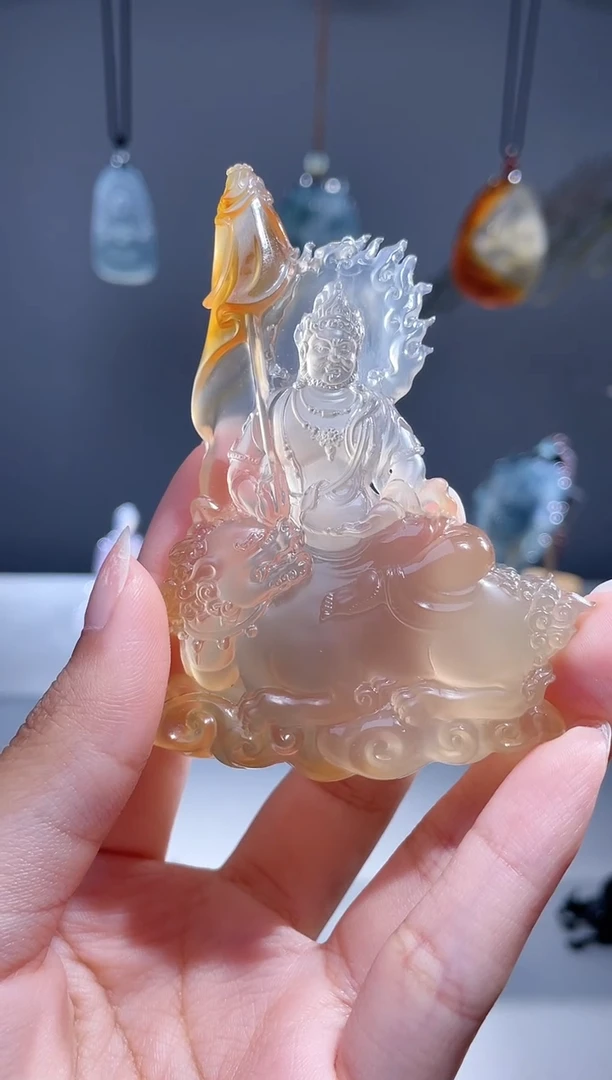 玛瑙/玉髓颈饰未镶嵌财宝天王