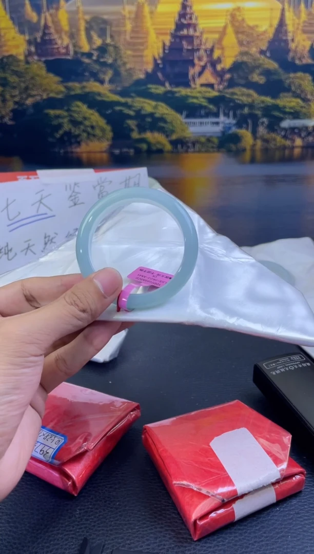 未镶嵌手镯翡翠?**年12