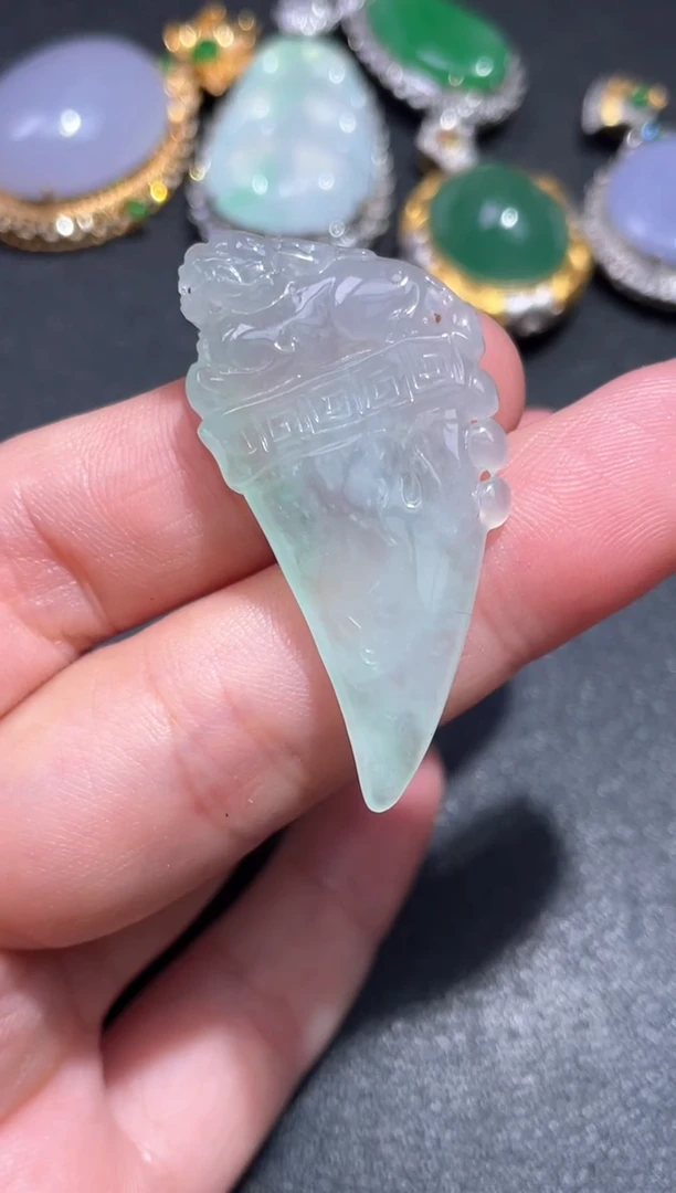 颈饰未镶嵌翡翠9.......