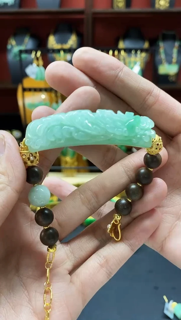 颈饰未镶嵌翡翠手牌