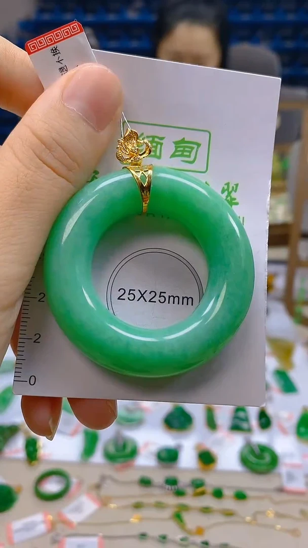 颈饰18K金镶嵌翡翠新号开播 全场乱卖