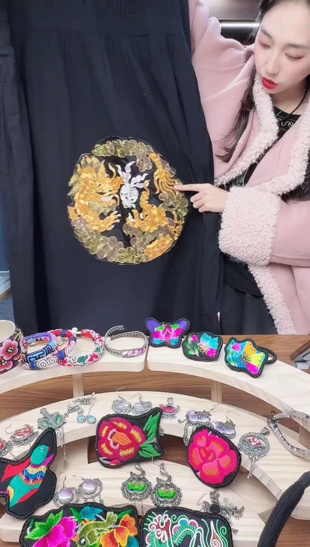 织绣A183蒙阿苏苗绣传承