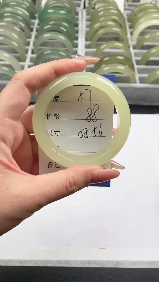 未镶嵌手镯石英质玉浓蜂蜜