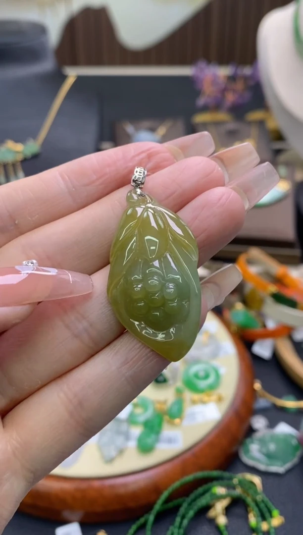 【闪购商品】翡翠颈饰18K金镶嵌净货13188