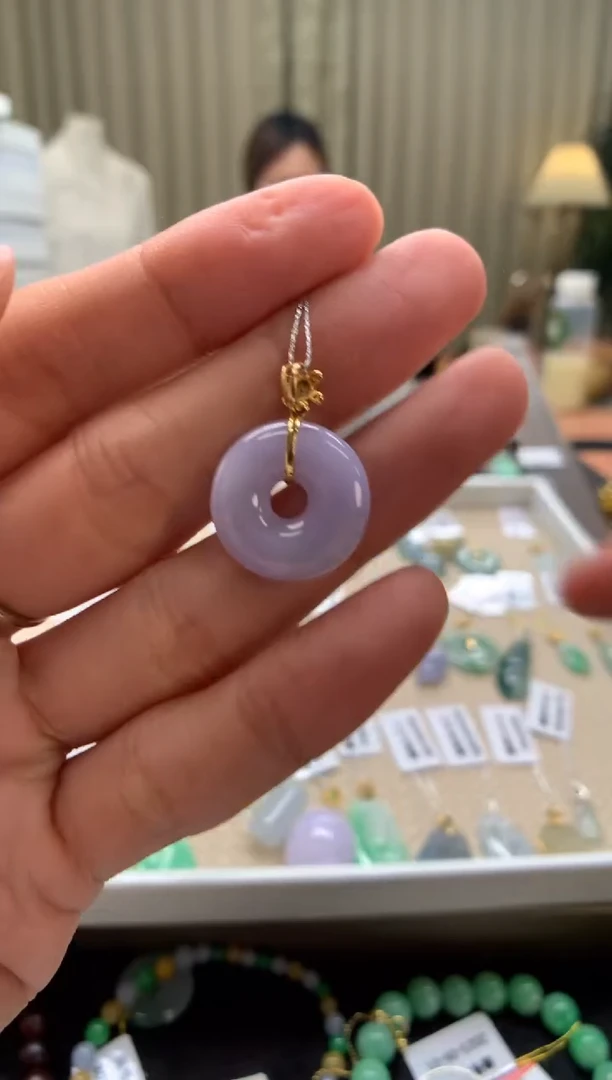 翡翠18K金镶嵌颈饰甜甜圈